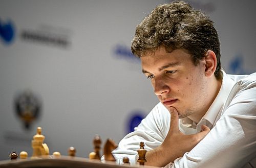 BEATING THE WORLD CHAMPION IN JUST 18 MOVES!!, MAGNUS CARLSEN VS LUIS  PAULO SUPI